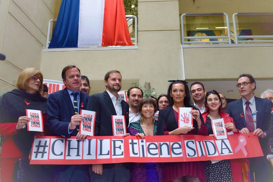 Campaña “Chile tiene SIDA” llega al Congreso y diputadas llaman al ejecutivo a sumarse
