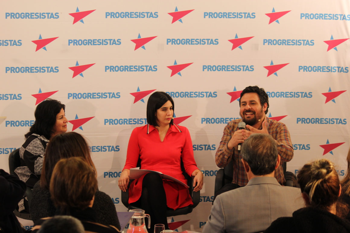 Mujeres Progresistas realizaron exitoso conversatorio sobre Tati Allende