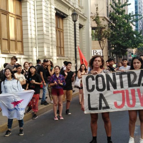 Juventud Progresista participa en manifestación convocada por la CONES contra las alzas en el transporte público