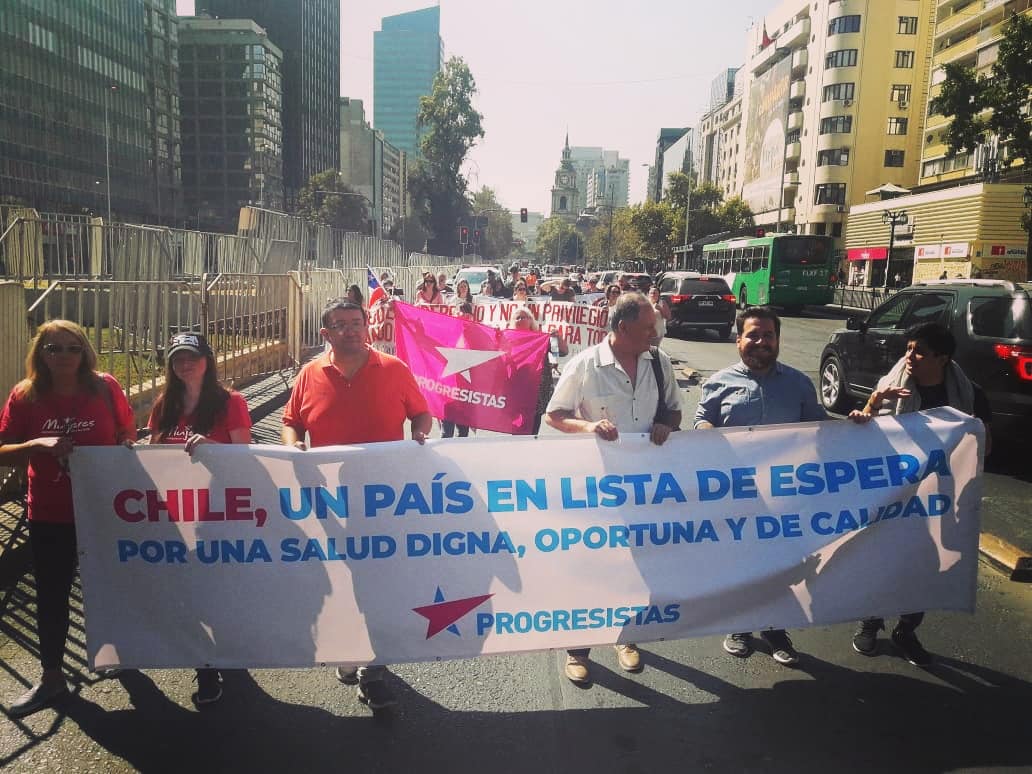 Primera marcha familiar por el derecho a la salud llama al gobierno a deponer agenda privatizadora Primera marcha familiar por el derecho a la salud llama al gobierno a deponer agenda privatizadora