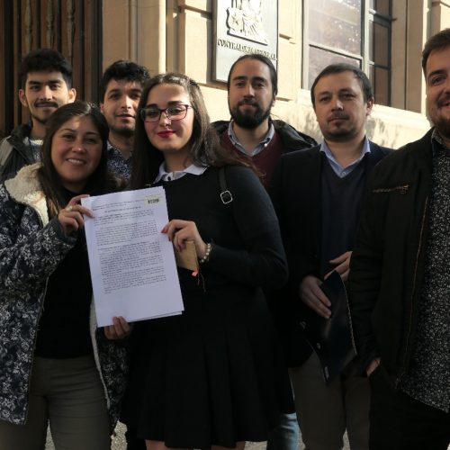 Juventudes de oposición acuden a Contraloría ante propuesta de “toque de queda” a menores en Las Condes