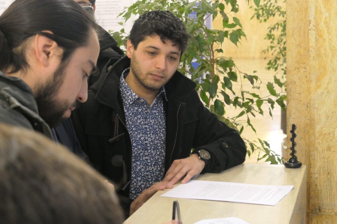 [El Desconcierto] Primera arremetida contra idea de Lavín: Piden que se declare ilegal “toque de queda” juvenil de Las Condes