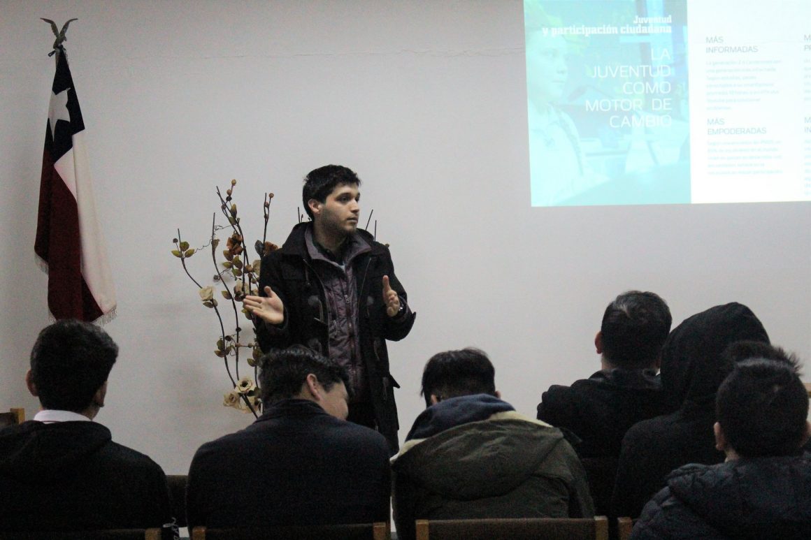 Juventudes Progresistas lideran encuentro sobre participación ciudadana en liceo de Valdivia