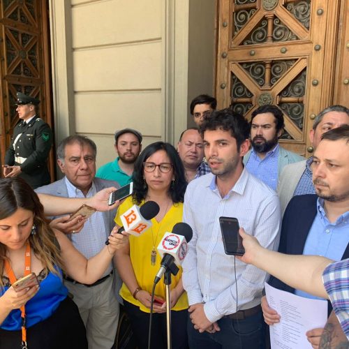 Por los 1.000 efectivos en Plaza Italia: Oposición presenta recurso de protección contra intendente Guevara, Blumel y Carabineros Por los 1.000 efectivos en Plaza Italia: Oposición presenta recurso de protección contra intendente Guevara, Blumel y Carabineros