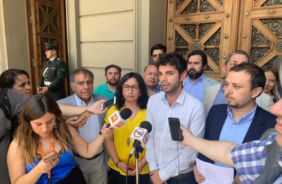 Por los 1.000 efectivos en Plaza Italia: Oposición presenta recurso de protección contra intendente Guevara, Blumel y Carabineros Por los 1.000 efectivos en Plaza Italia: Oposición presenta recurso de protección contra intendente Guevara, Blumel y Carabineros