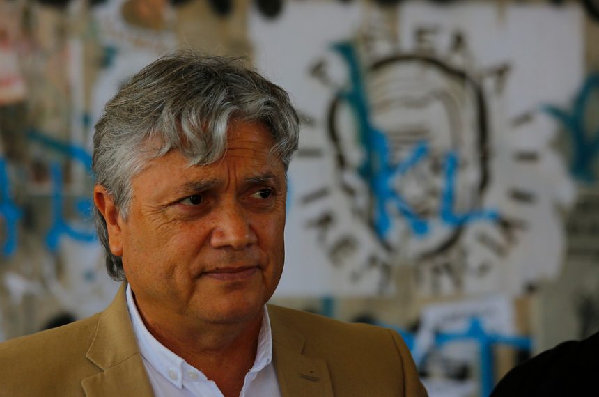 Senador Navarro llama a acusación constitucional para Mañalich Senador Navarro llama a acusación constitucional para Mañalich