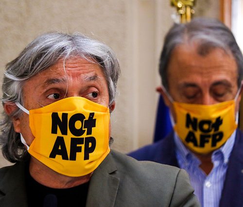 [Radio Agricultura] Senadores de la oposición, liderados por Alejandro Navarro (PRO), presentaron un proyecto de ley para derogar el decreto 3.500 que creó las AFP en 1980.