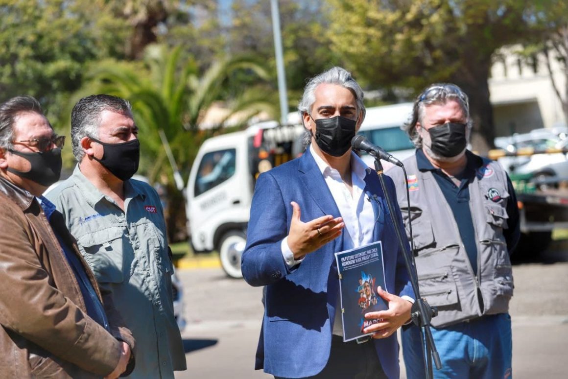 Marco Enríquez-Ominami entrega su propuesta de hidrógeno verde a representantes la fuerza laboral de ENAP: “No se puede avanzar en los proyectos de hidrógeno verde sin ENAP y sus trabajadores como socios”